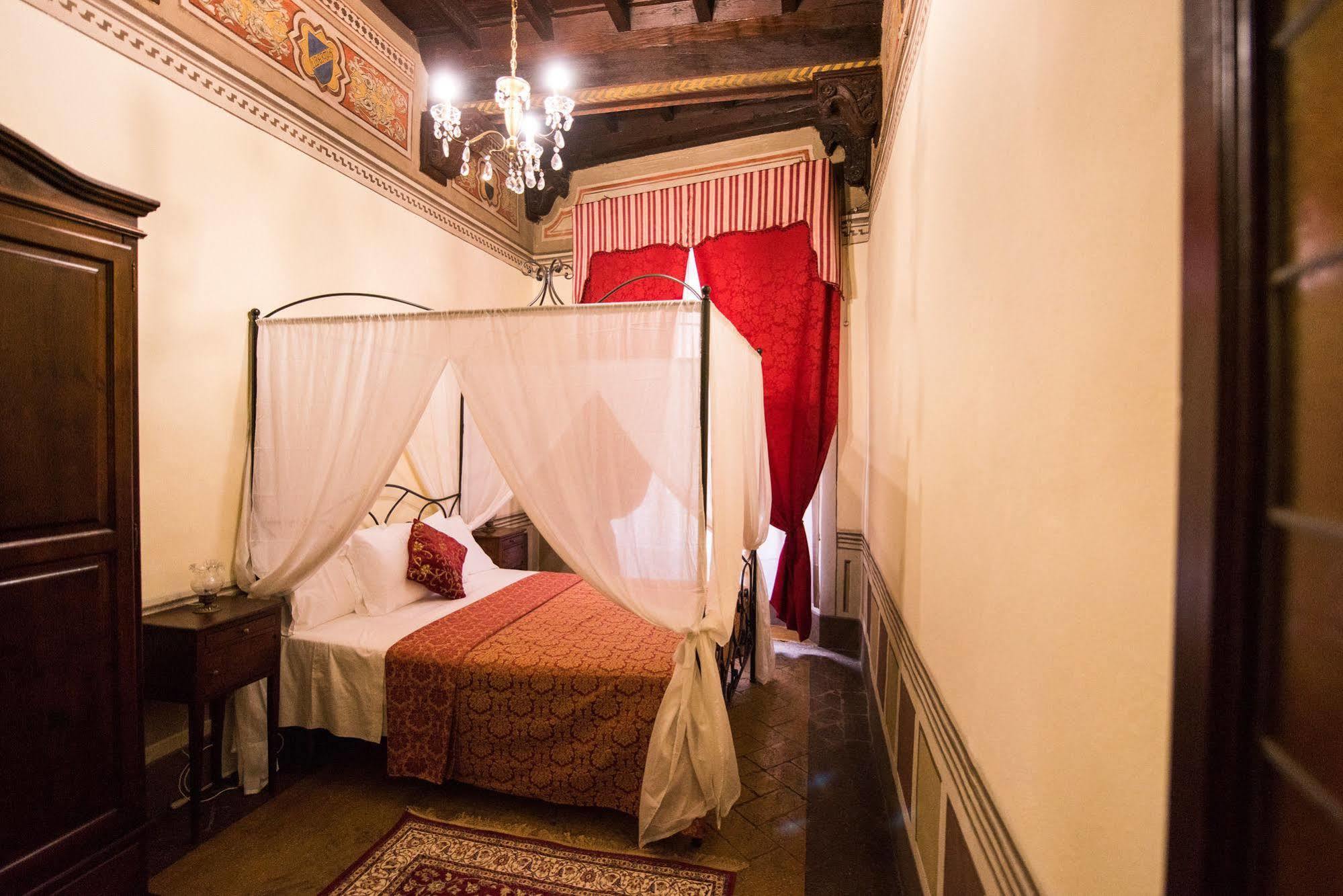 All'Ombra Della Torre Only Rooms Siena Exterior foto