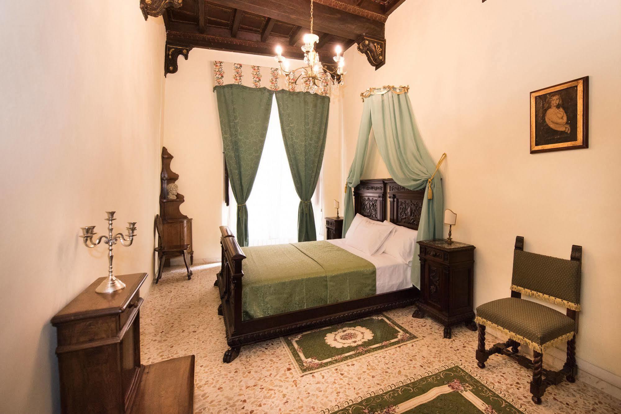 All'Ombra Della Torre Only Rooms Siena Exterior foto