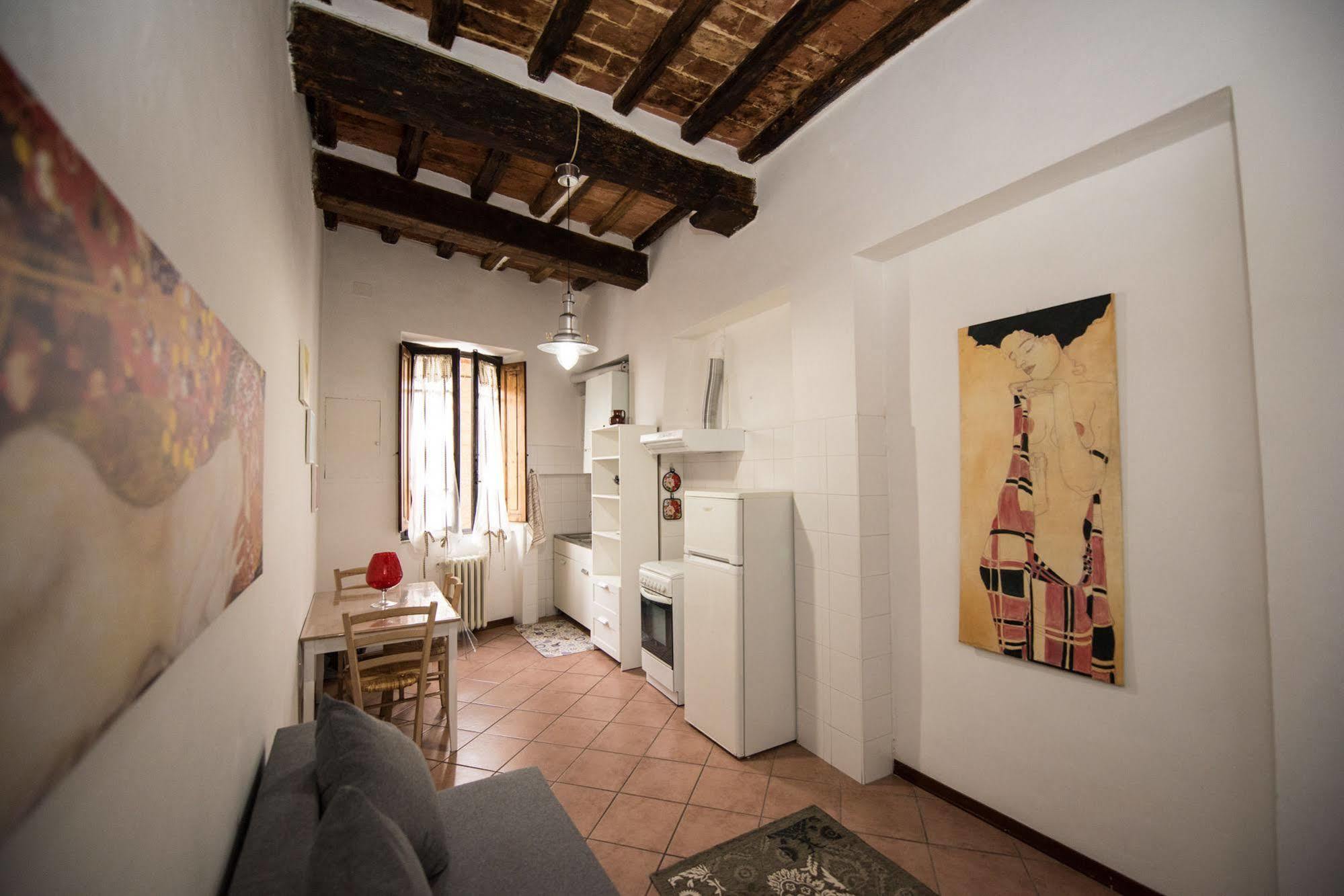 All'Ombra Della Torre Only Rooms Siena Exterior foto